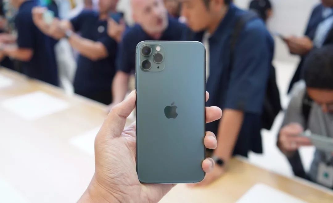 iPhone11哪个颜色最好看？iPhone午夜绿上手实拍