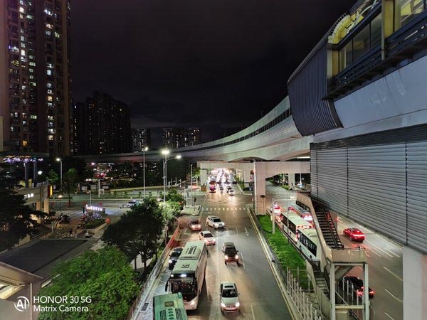 出色夜拍谁最行 荣耀30与iPhone 11 Pro Max夜景拍摄对比