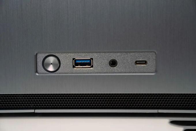 乔思伯V8 ITX机箱图赏：独特的抽拉式结构，冷峻又简洁的外观