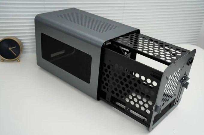 乔思伯V8 ITX机箱图赏：独特的抽拉式结构，冷峻又简洁的外观