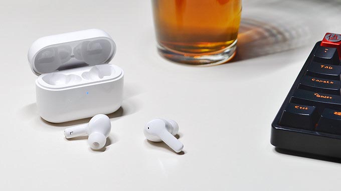 开盒即连，佩戴舒适。体验Earbuds X1真无线蓝牙耳机