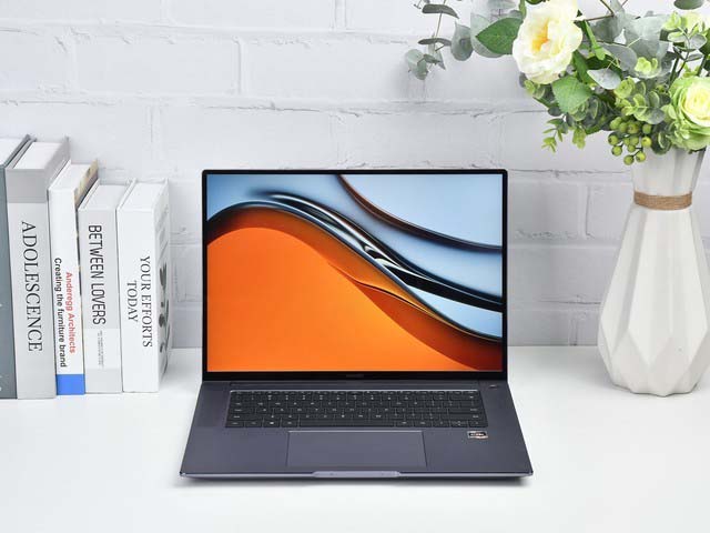 这块屏幕很有才华 HUAWEI MateBook 16评测 