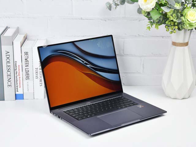 这块屏幕很有才华 HUAWEI MateBook 16评测 