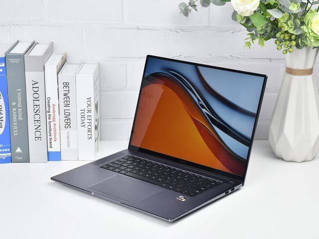 这块屏幕很有才华 HUAWEI MateBook 16评测 