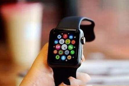 Apple watch苹果手表怎么定位丢失的iPhone 14 Pro手机?