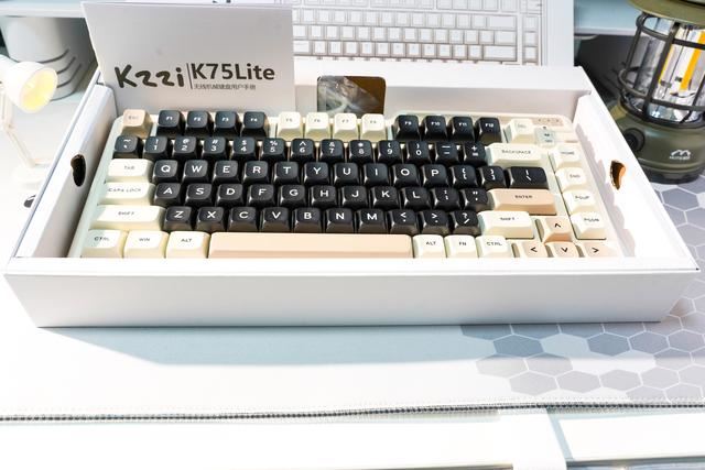 高性价比的复古匠心之作珂芝K75 Lite三模机械键盘发布_鼠标键盘_脚本之家