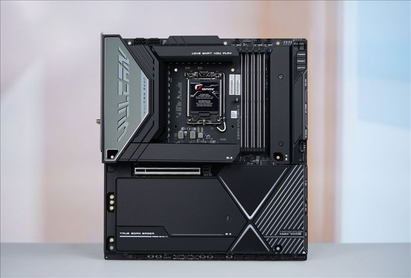 七彩虹iGame Z890 Vulcan X黑火神评测