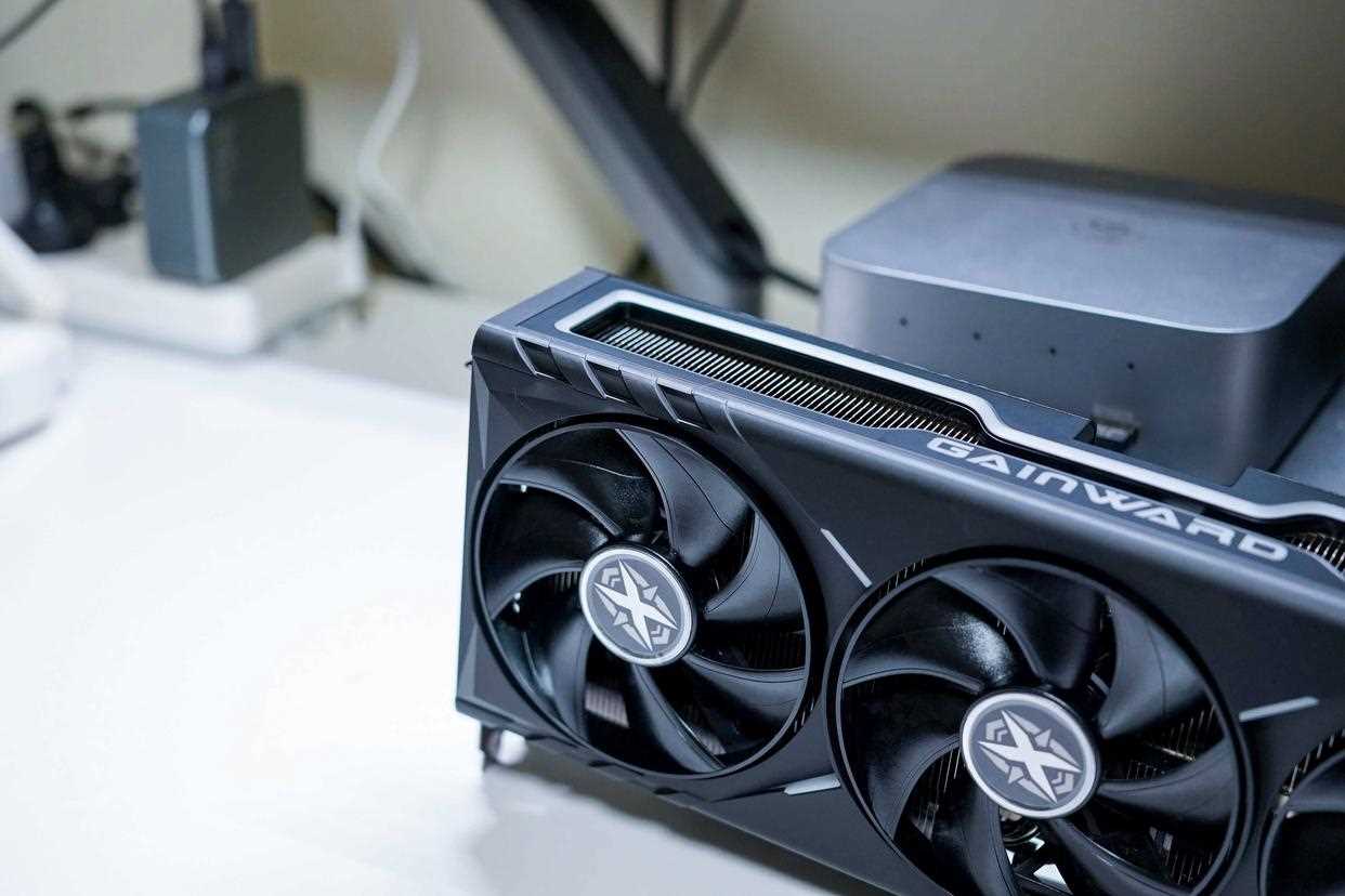 DLSS 4性能全力冲锋! 耕升RTX5080炫光OC显卡拆解超频测试