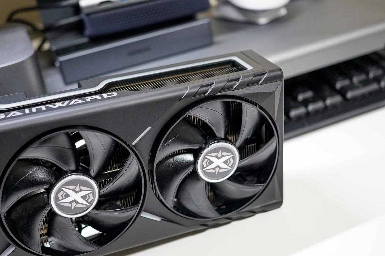 DLSS 4性能全力冲锋! 耕升RTX5080炫光OC显卡拆解超频测试