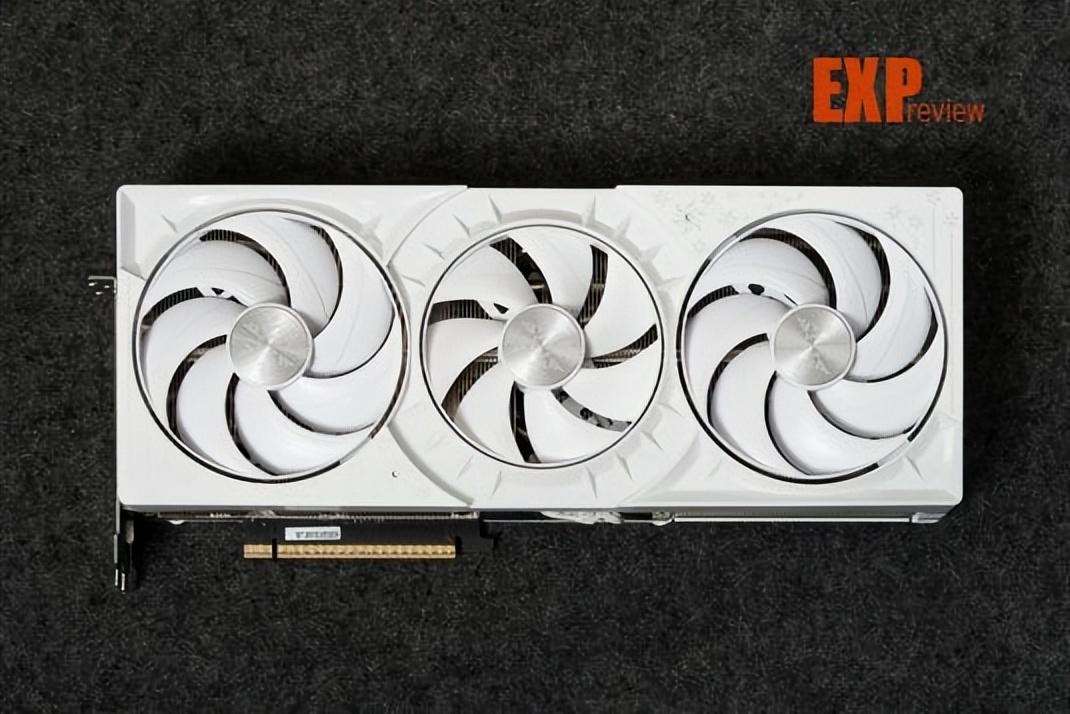 性能更强 功耗更高! GeForce RTX 5090 D显卡天梯榜首测