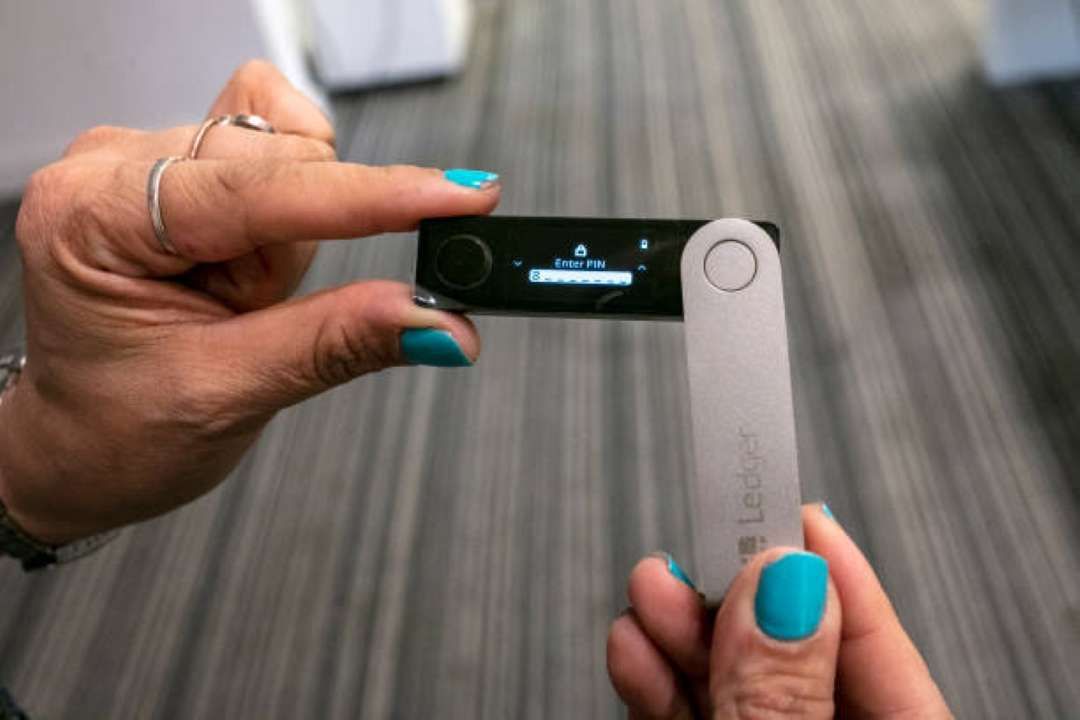 什么是加密货币冷钱包和热钱包？2026关键区别与选择建议