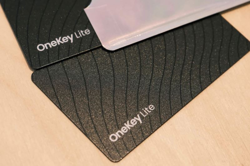 2. Trezor：绝对极客的选择