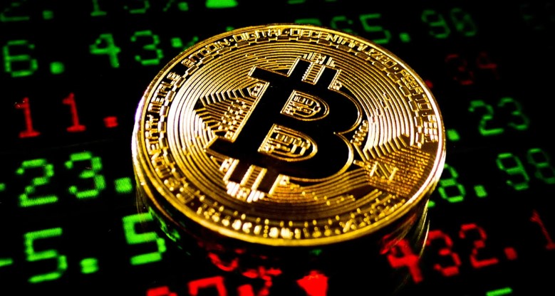 看涨月线信号增强：比特币突破7.4 万美元，以太坊突破2300 美元