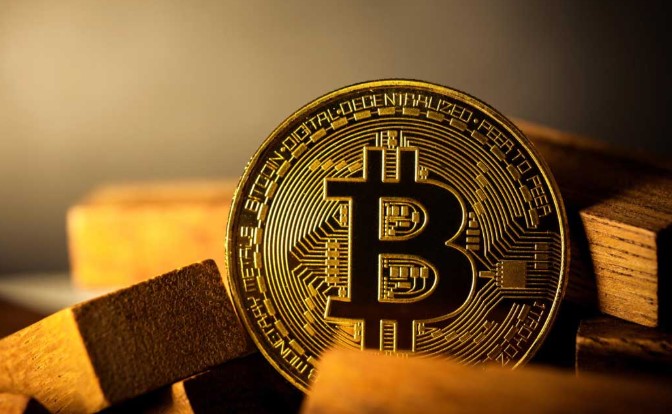 比特币连续六个月下跌，逼近历史最高纪录，下行风险依然存在