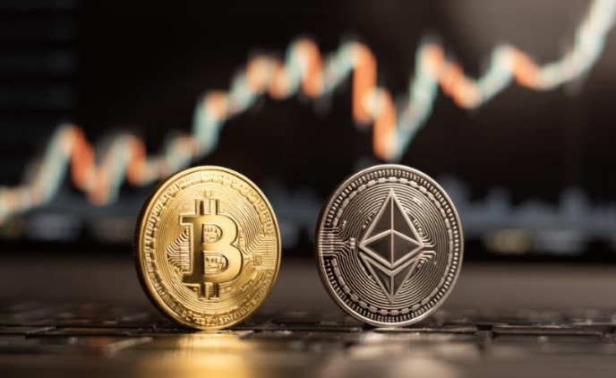 加密货币市场回顾：HYPE回升101%，ETH转跌，BTC复苏