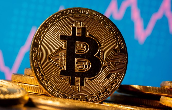 比特币守住关键支撑，HYPE市值升至第九并反超DOGE