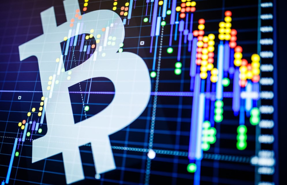比特币回落至关键区间，BTC、XRP与DOGE等币种短线承压