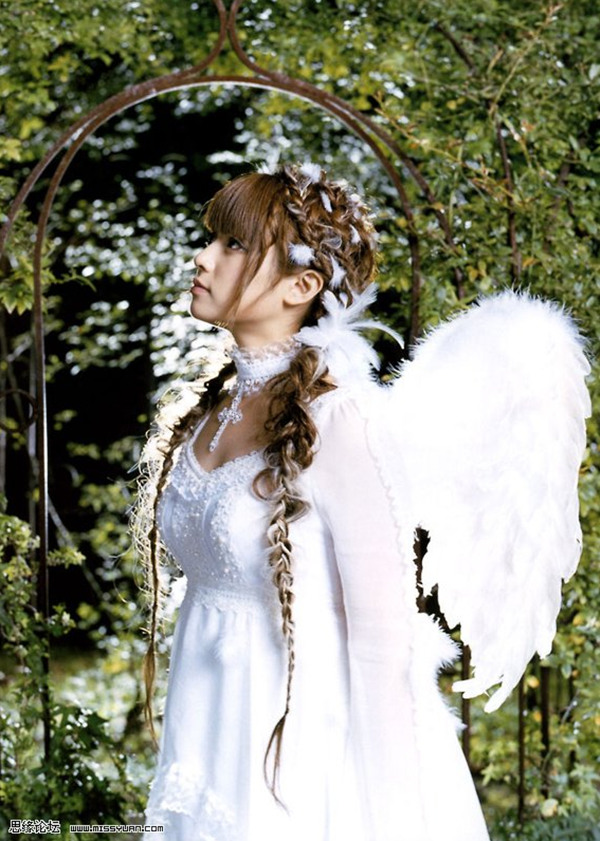 Photoshop调色实例：后园花里的天使