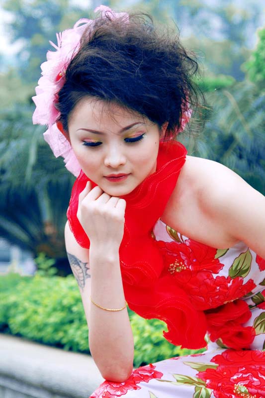 Photoshop调色:艳丽绝色美女