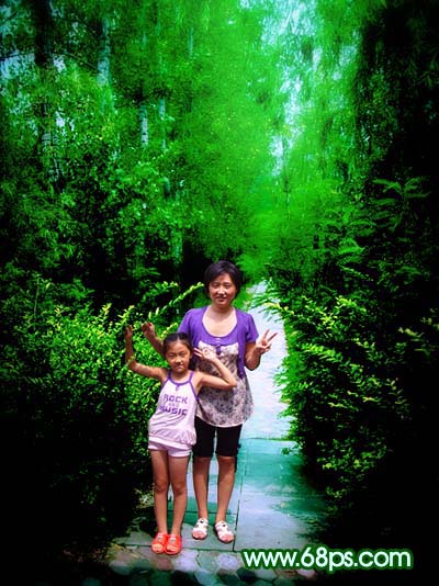 Photoshop 调出外景人物照片梦幻的绿色调