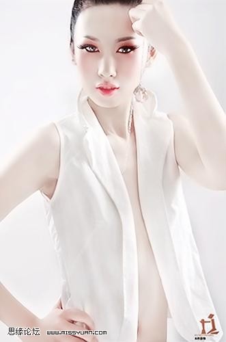 Photoshop 给模特加上绚白的彩妆