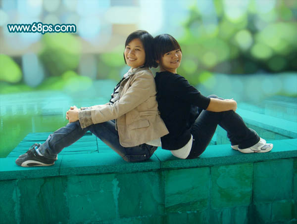 Photoshop 调出外景人物图片梦幻的青色调