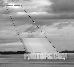 Photoshop 给黑白的天空加上透射的阳光