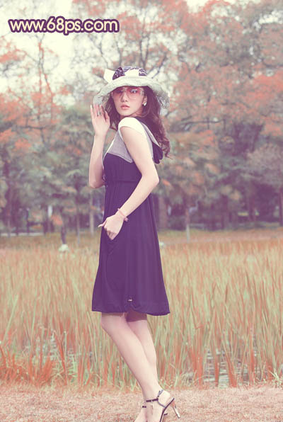 Photoshop将绿色调成橙紫色外景人物照片