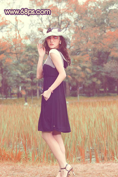 Photoshop将绿色调成橙紫色外景人物照片