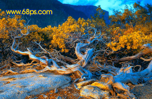 Photoshop将普通风景图片调成暗调蓝橙色