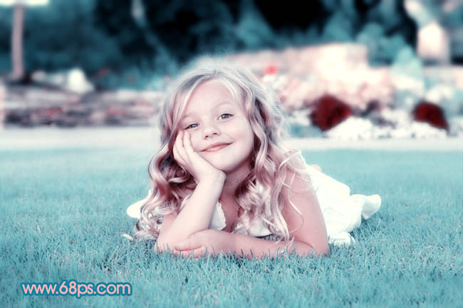 Photoshop将绿地上的儿童照片调成柔美的中性青红色