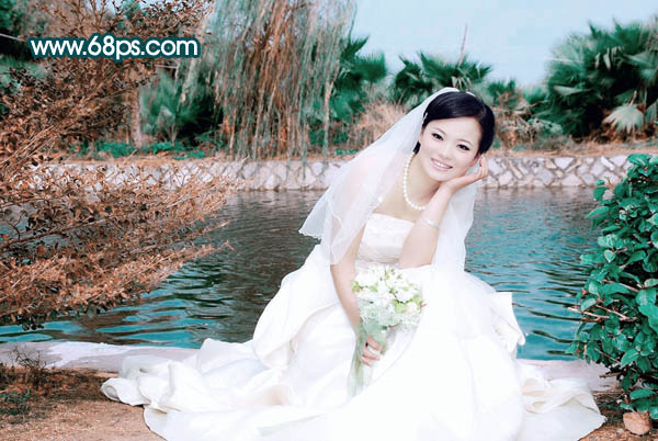 Photoshop打造中性青红色外景婚片