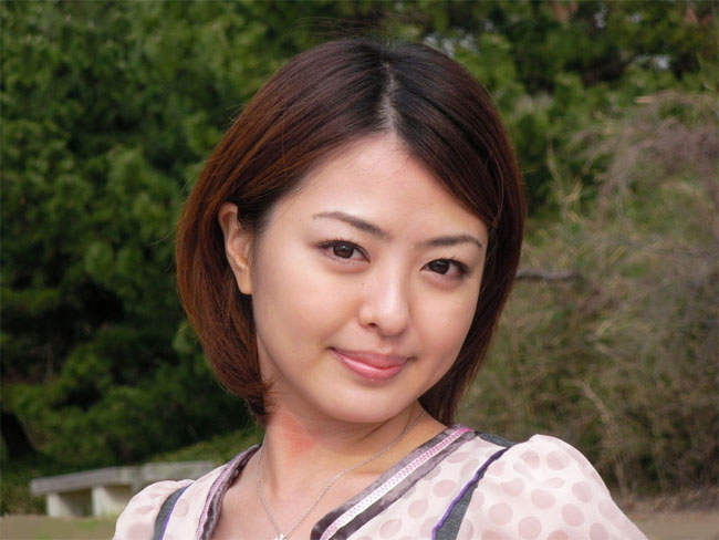 Photoshop制作梦幻的蓝色近焦女孩图片