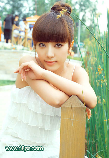 Photoshop将美女图片调出柔美的粉青色