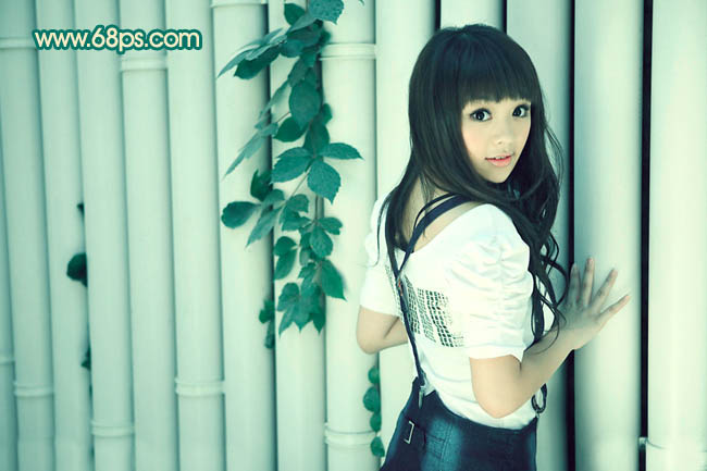 Photoshop将美女图片调出淡淡的古典青色调