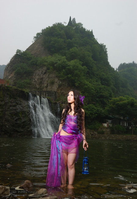 Photoshop为偏暗的外景人物照片润色的方法