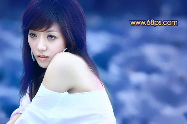 Photoshop将外景人物图片调出绚丽多彩的蓝色调