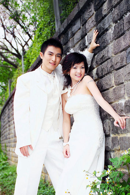 Photoshop制作古典暗调蓝紫色外景婚片