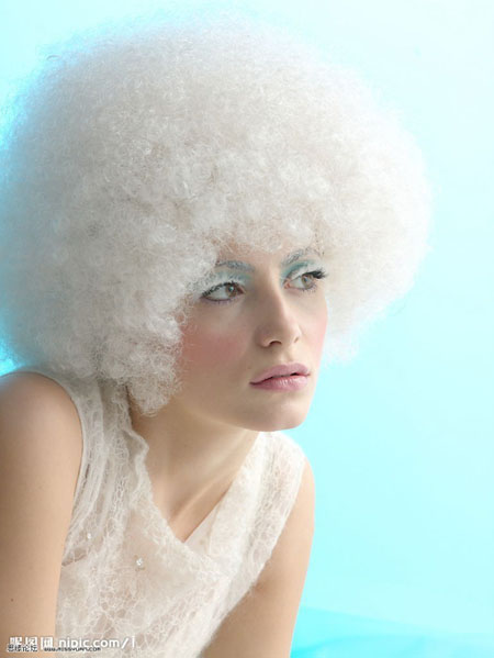 Photoshop将女孩图片调成时尚的青红色