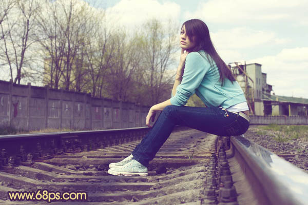 Photoshop将铁轨图片调成柔美的橙蓝色