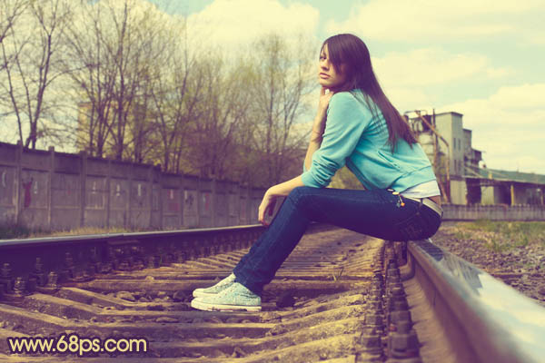 Photoshop将铁轨图片调成柔美的橙蓝色