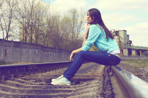 Photoshop将铁轨图片调成柔美的橙蓝色