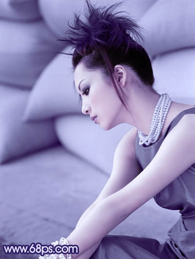 Photoshop将室内美女图片调成经典淡蓝色