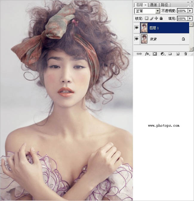 Photoshop将给室内人物照片制作成甜美的淡紫色