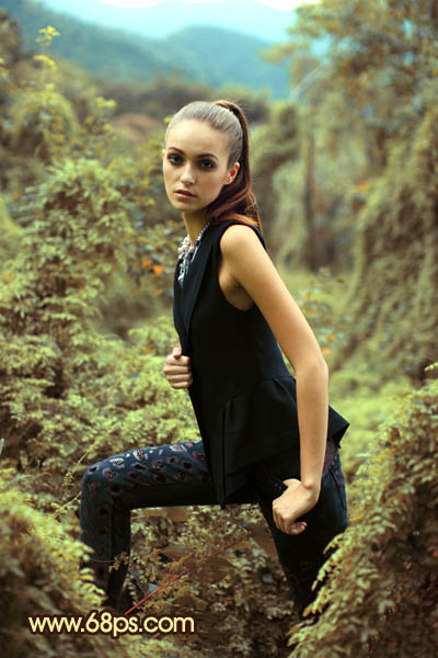 Photoshop将树林模特图片调制出柔美的青褐色效果