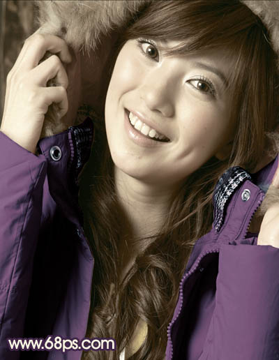 Photoshop下将人物特写调成个性的暗调黄紫色