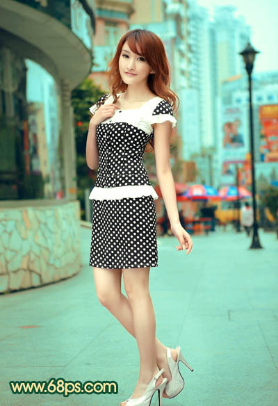 Photoshop将街景人物图片调制出流行的青色调效果