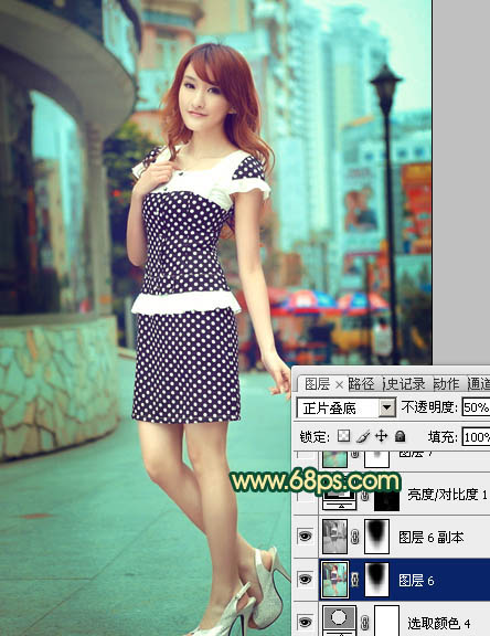 Photoshop将街景人物图片调制出流行的青色调效果