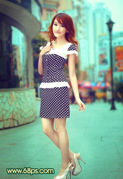 Photoshop将街景人物图片调制出流行的青色调效果