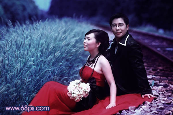 Photoshop将铁轨婚片调制成暗调青蓝色效果